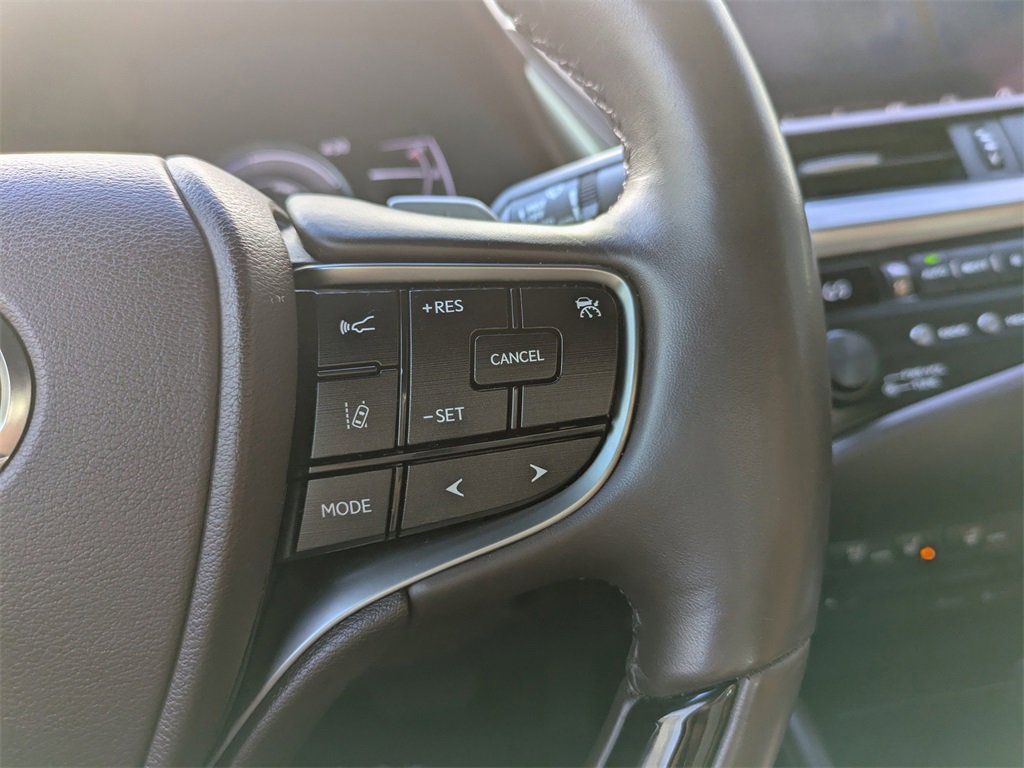 Used 2020 Lexus ES 300h w/ Premium Package image 25