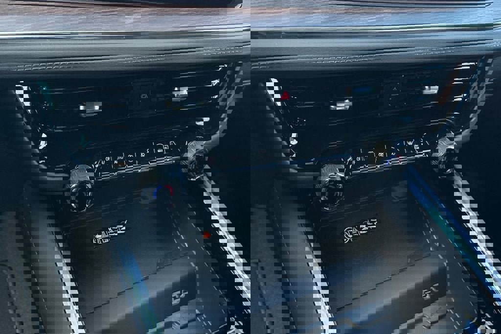 New 2026 Chevrolet Suburban Z71 w/ Comfort Package image 21