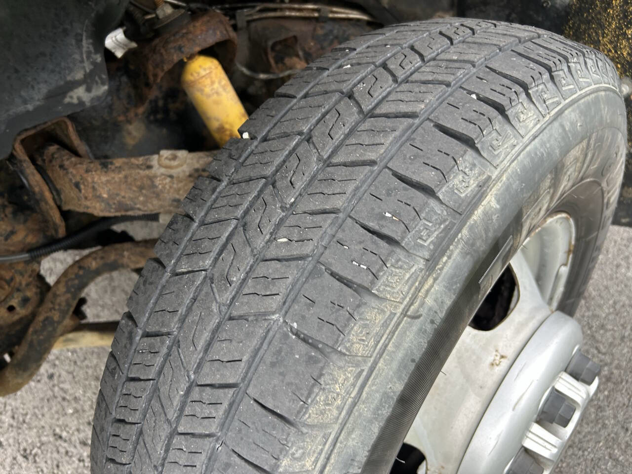 Used 2004 Chevrolet Silverado 3500 2WD Regular Cab image 63