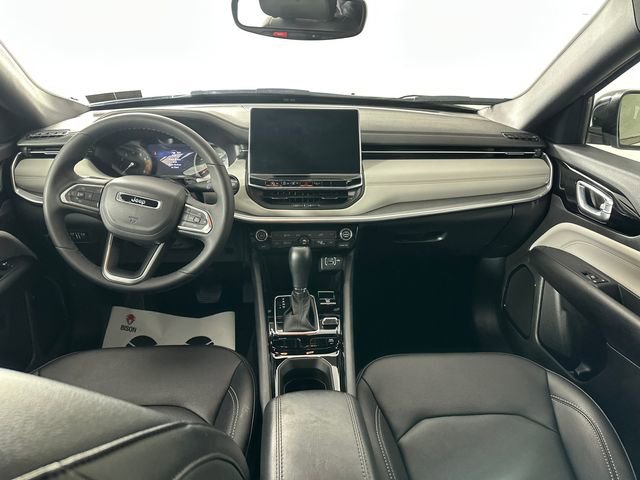 Certified 2025 Jeep Compass Limited image 18