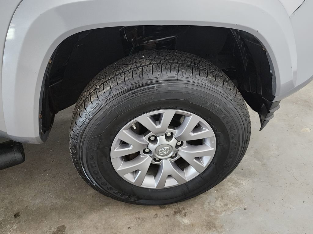 Used 2017 Toyota Tacoma SR5 w/ Tow Package AWD/4WD image 39