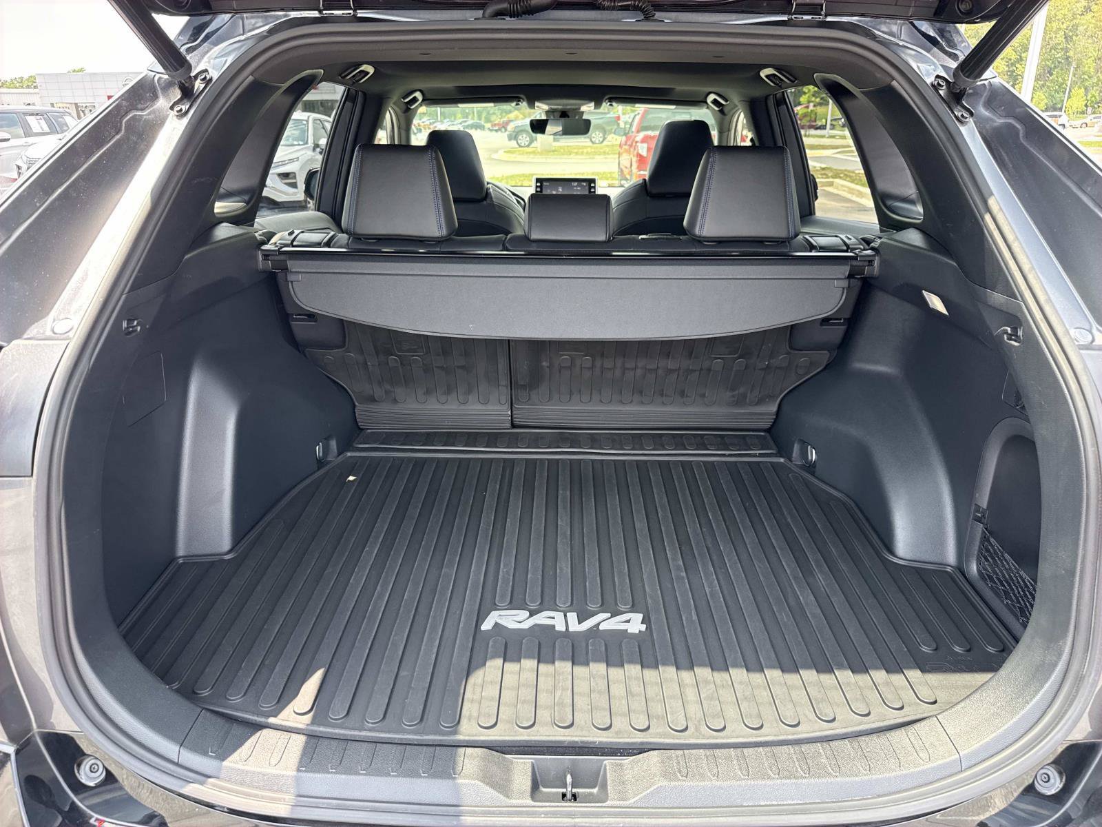 Used 2022 Toyota RAV4 XSE AWD/4WD image 27