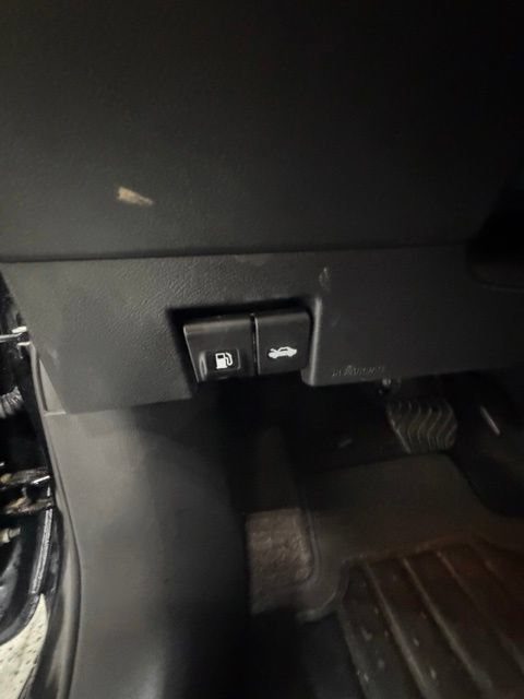 Used 2024 Nissan Versa SV FWD image 21
