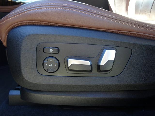 Used 2020 BMW X7 xDrive40i w/ Parking Assistance Package image 11