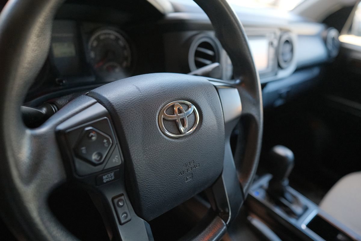 Used 2017 Toyota Tacoma SR RWD image 41