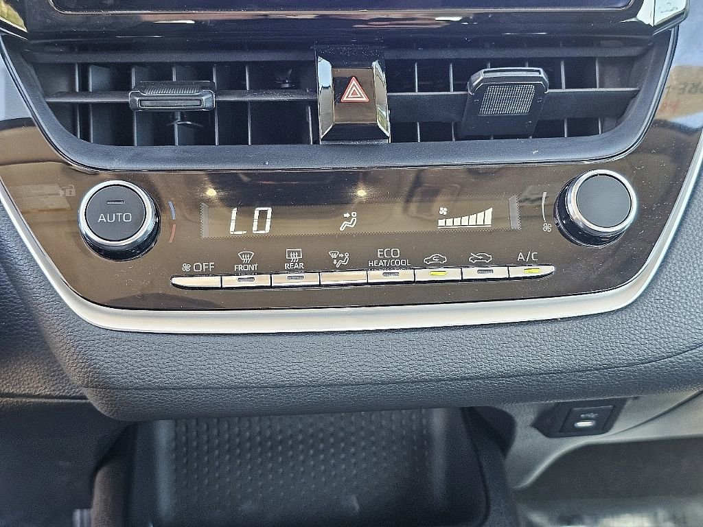 Used 2025 Toyota Corolla LE image 29