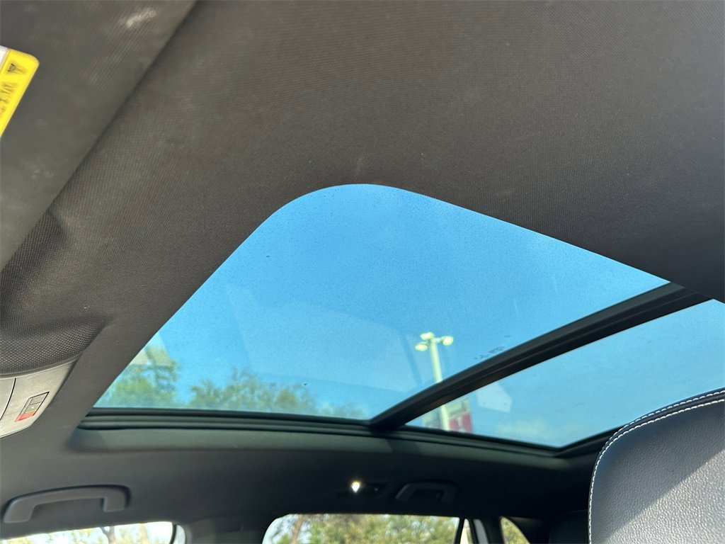 Used 2022 Volkswagen Atlas Cross Sport SEL R-Line image 32