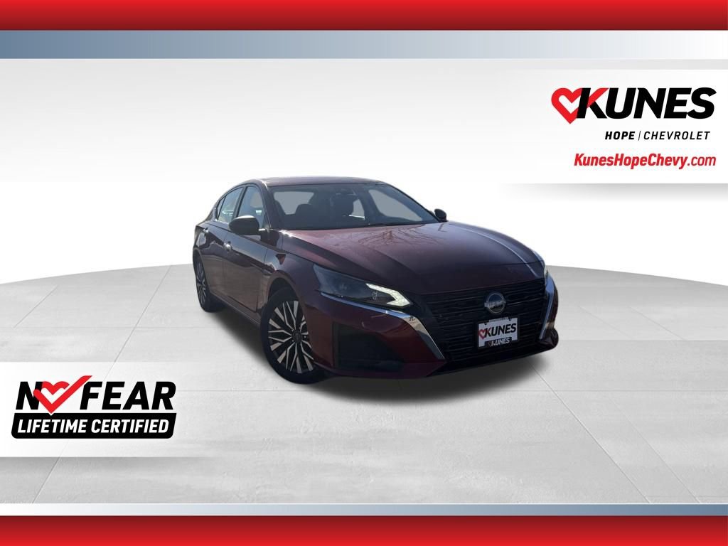 Used 2024 Nissan Altima 2.5 SV image 1