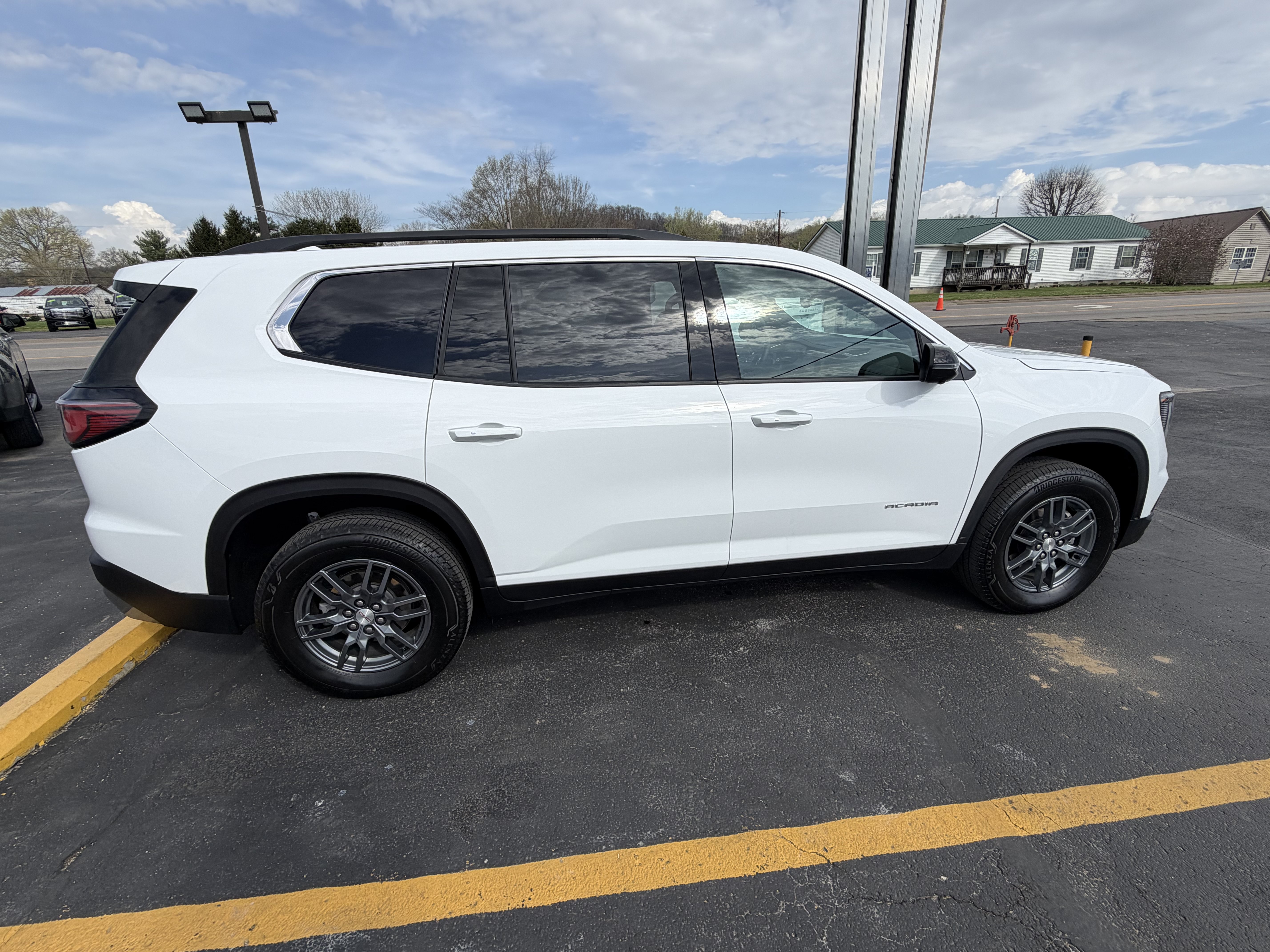 Used 2025 GMC Acadia Elevation FWD image 4