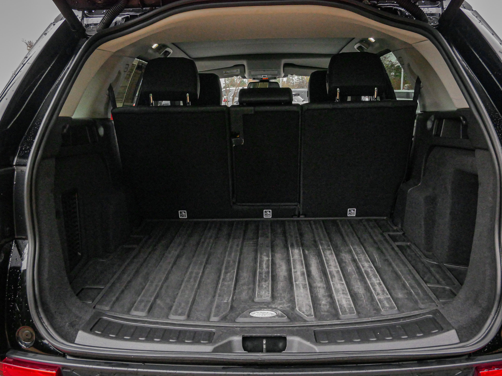 Used 2019 Land Rover Discovery Sport HSE image 32