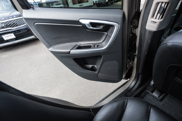 Used 2015 Volvo XC60 T5 AWD/4WD image 47