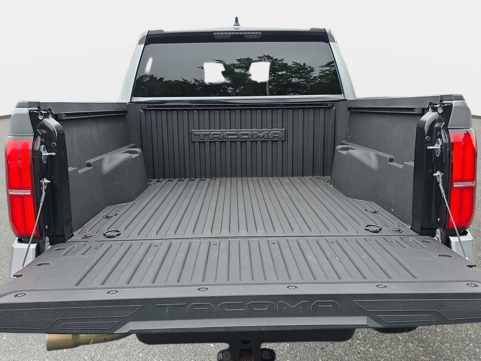 Used 2024 Toyota Tacoma SR5 AWD/4WD image 12
