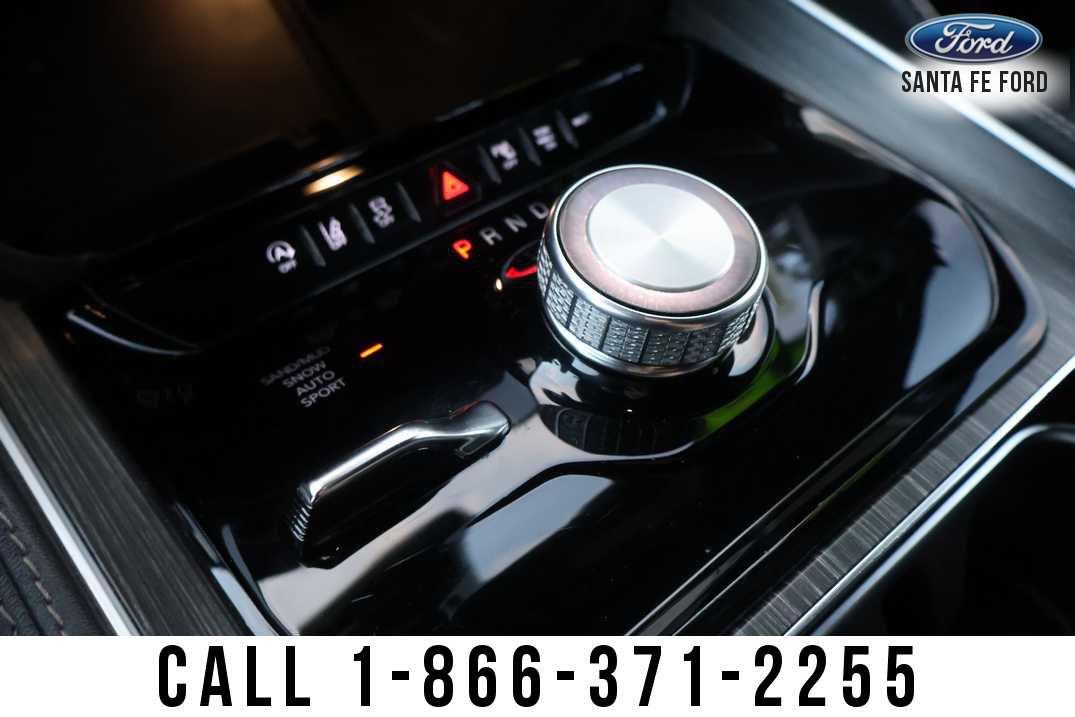 Used 2024 Jeep Wagoneer L Series II w/ Flexible Seating Group AWD/4WD image 32