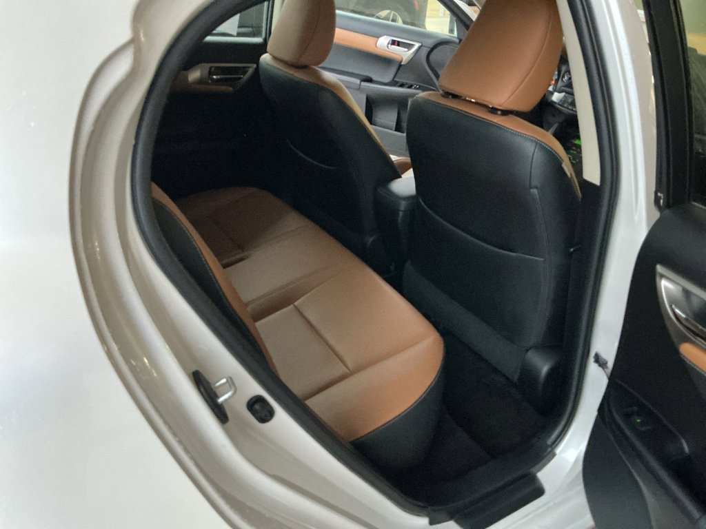 Used 2016 Lexus CT 200h image 15