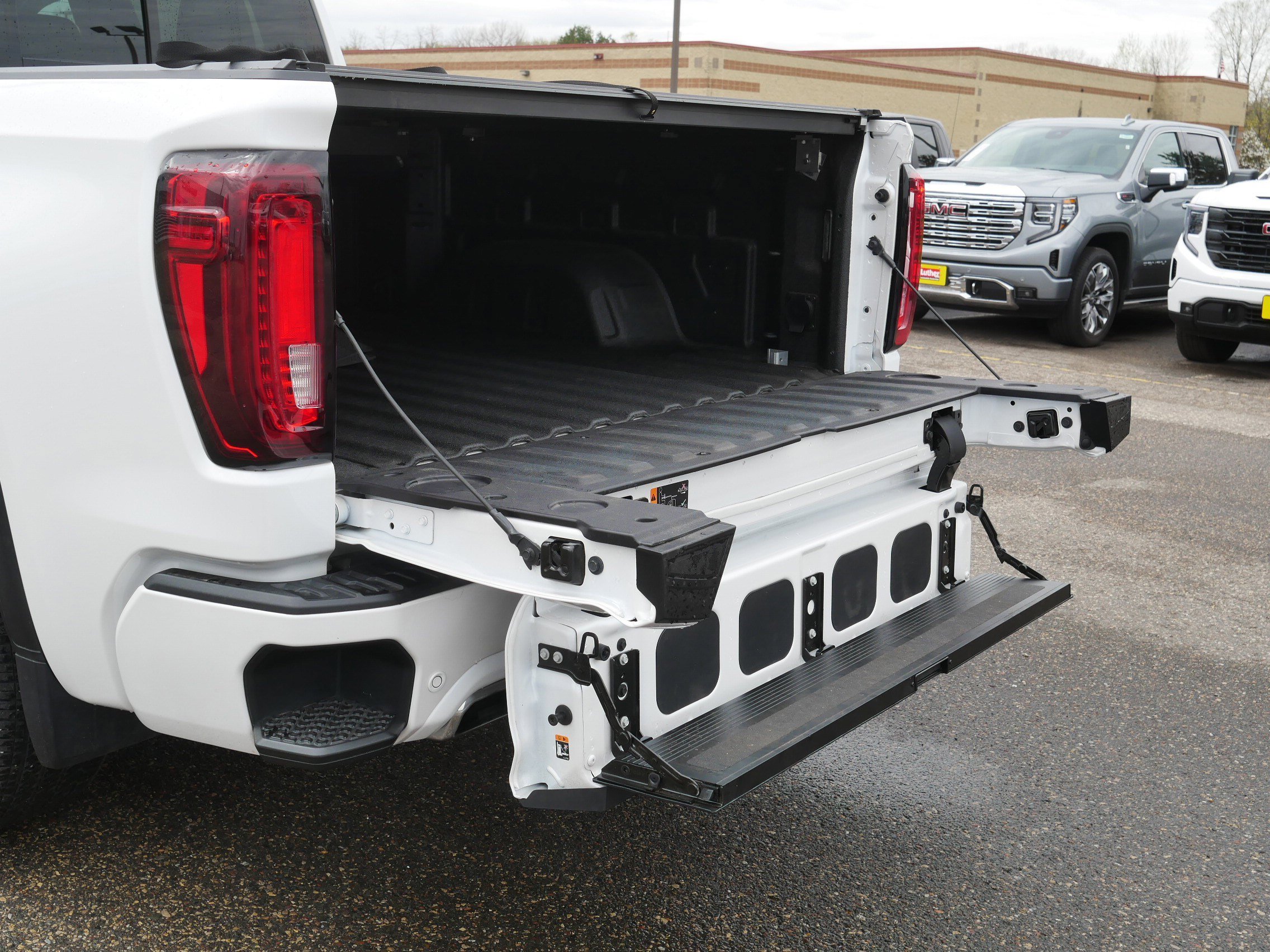 Used 2024 GMC Sierra 1500 Denali AWD/4WD image 18