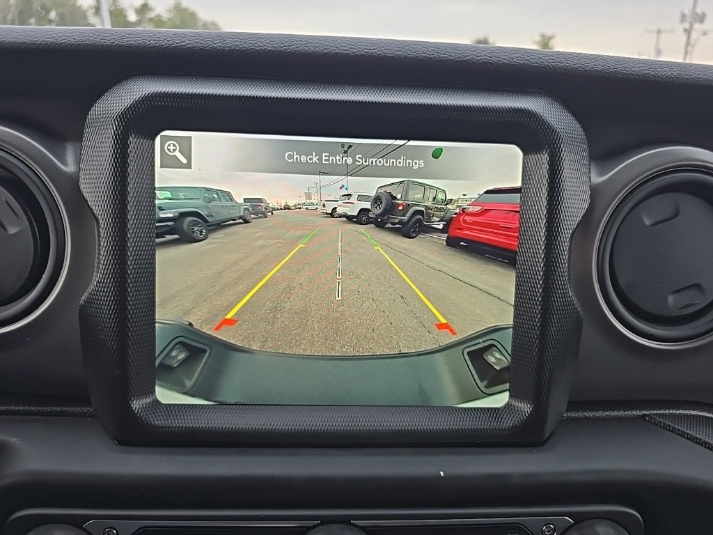 Certified 2023 Jeep Gladiator Willys image 29