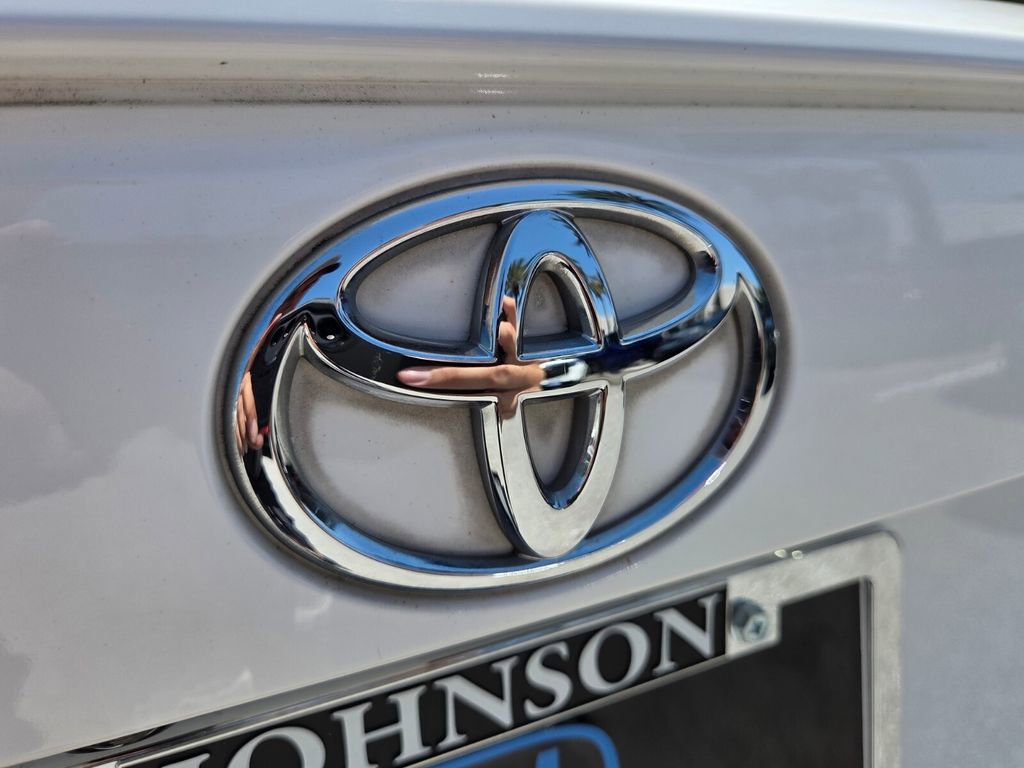 Used 2019 Toyota RAV4 LE FWD image 15