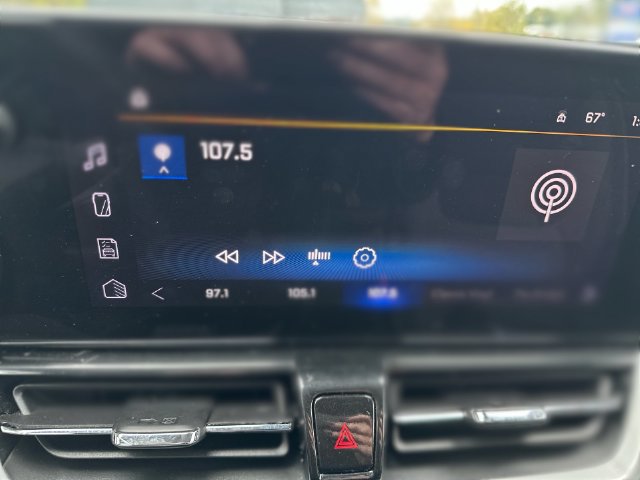 Used 2025 Chevrolet TrailBlazer LT AWD/4WD image 19