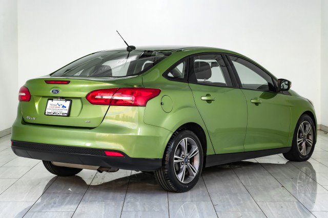 Used 2018 Ford Focus SE w/ SE Appearance Package image 6