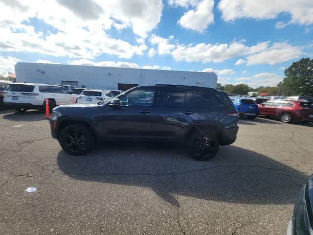 Used 2023 Jeep Grand Cherokee Altitude AWD/4WD image 20