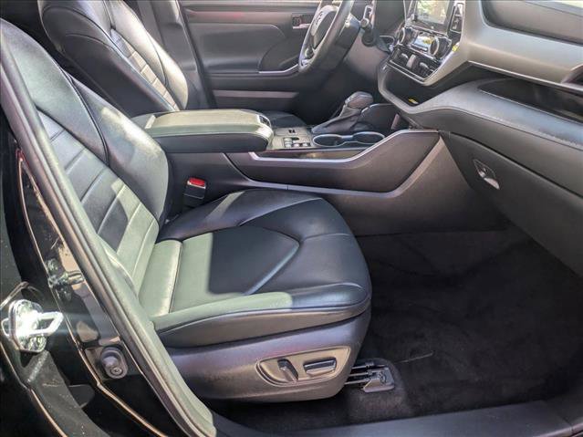 Used 2023 Toyota Highlander XLE image 19