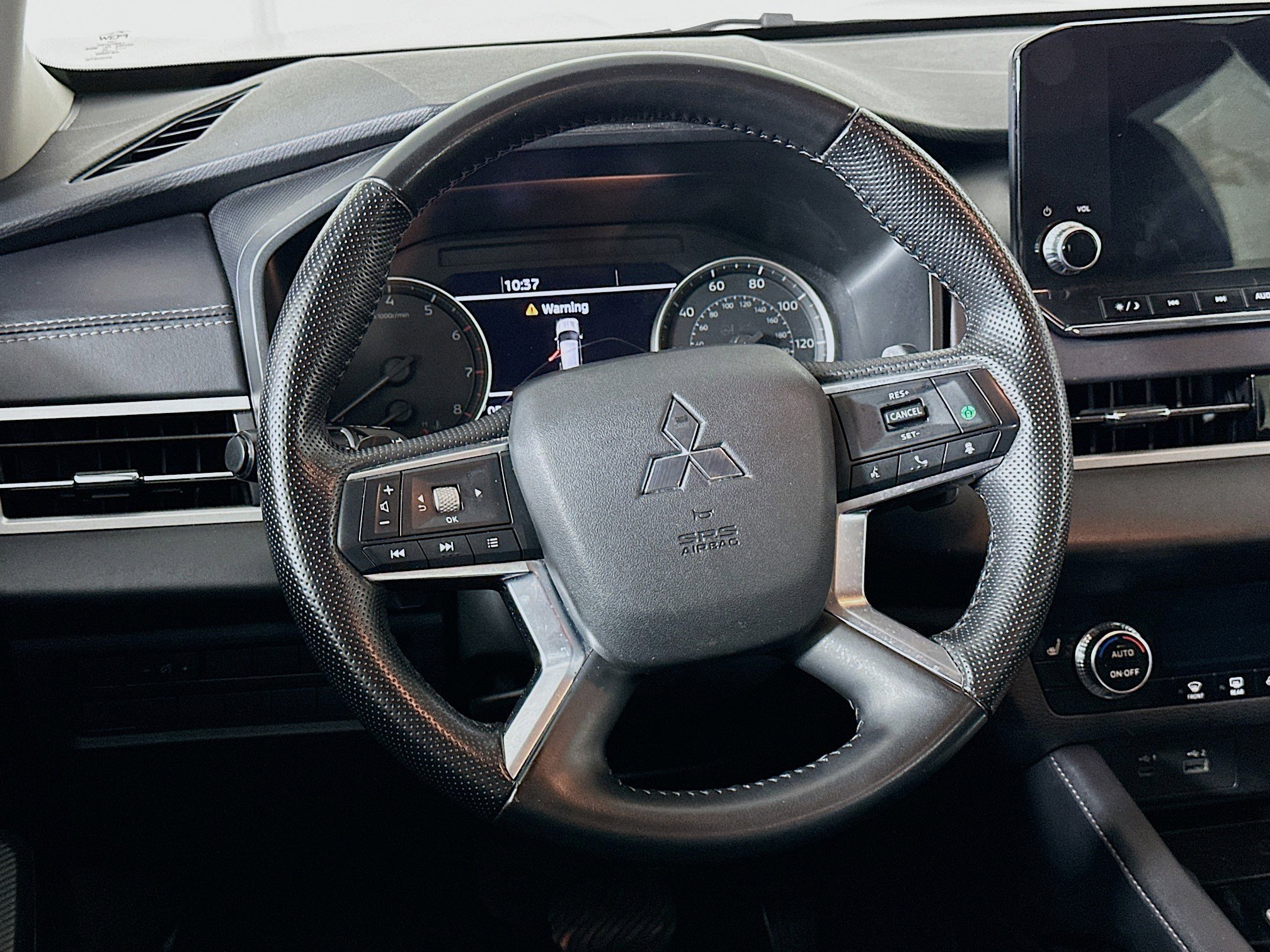 Used 2024 Mitsubishi Outlander SE image 18