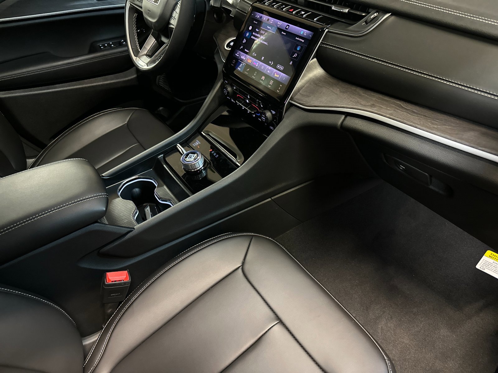 New 2025 Jeep Grand Cherokee L Limited w/ Black Appearance Package image 16