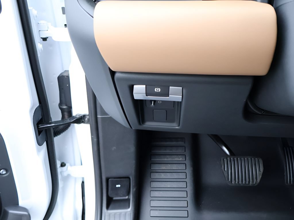 New 2026 Land Rover Defender 110 X-Dynamic SE AWD/4WD image 34