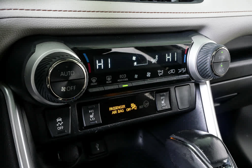 Used 2021 Toyota RAV4 XLE w/ Convenience Package image 15