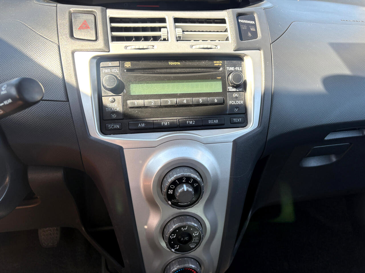 Used 2007 Toyota Yaris 2-Door Hatchback image 10