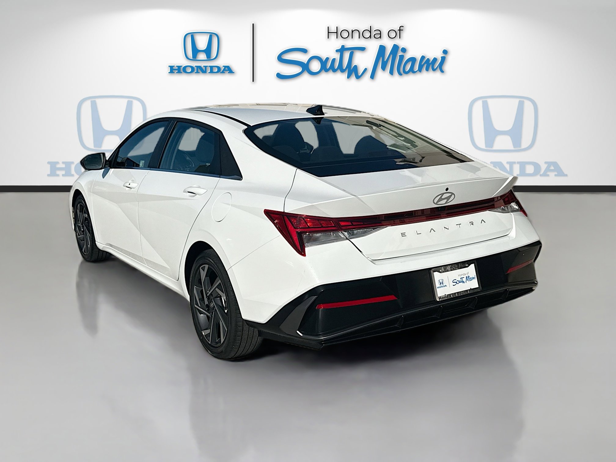 Used 2025 Hyundai Elantra SEL FWD image 5