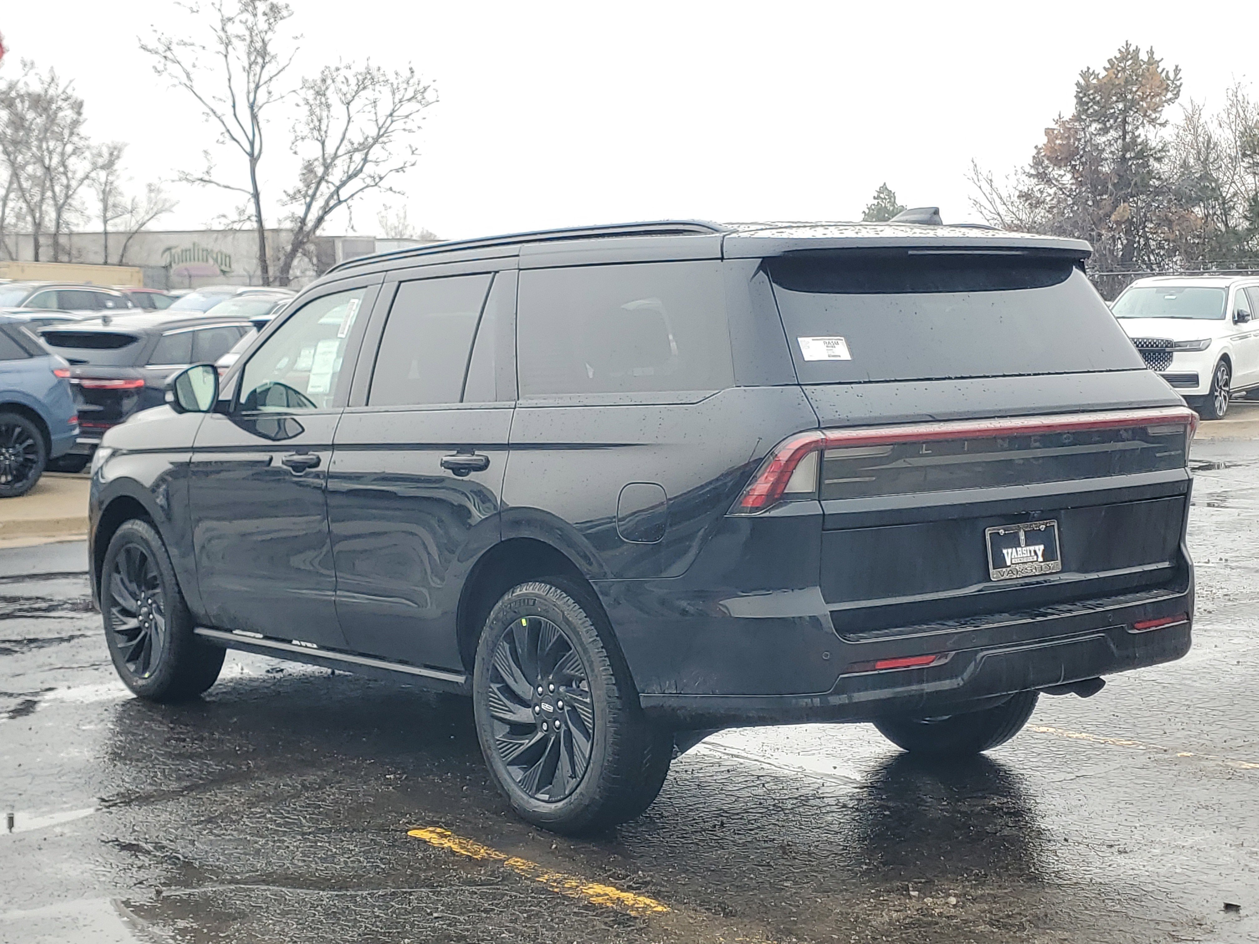 New 2026 Lincoln Navigator Reserve w/ Jet Appearance Package image 3