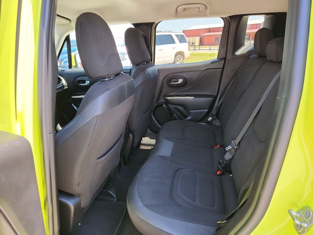 Certified 2017 Jeep Renegade Altitude FWD image 17