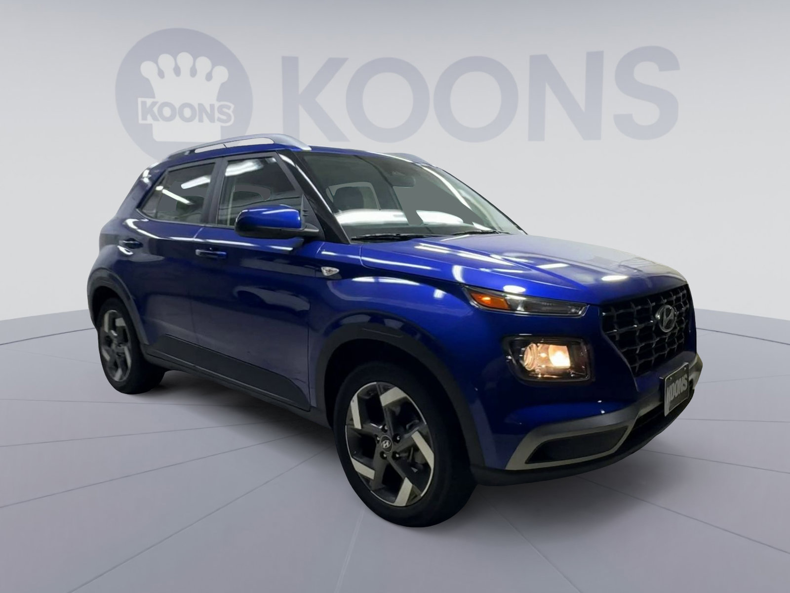 Used 2025 Hyundai Venue SEL FWD image 2