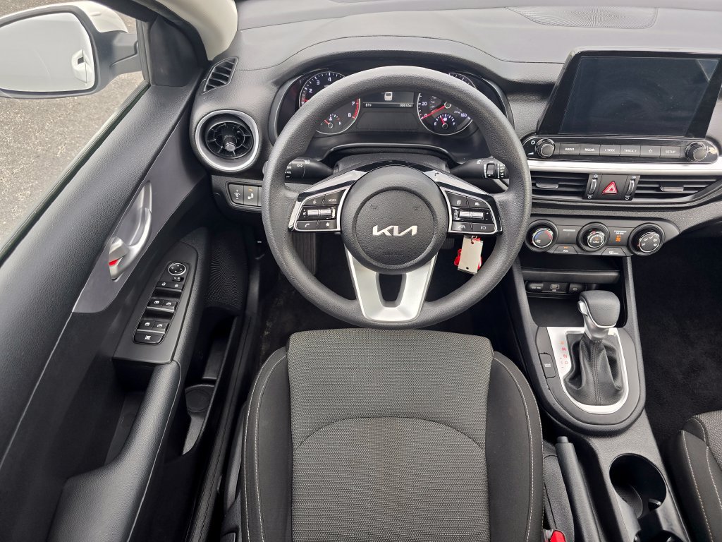 Used 2024 Kia Forte LXS w/ LXS Technology Package FWD image 21