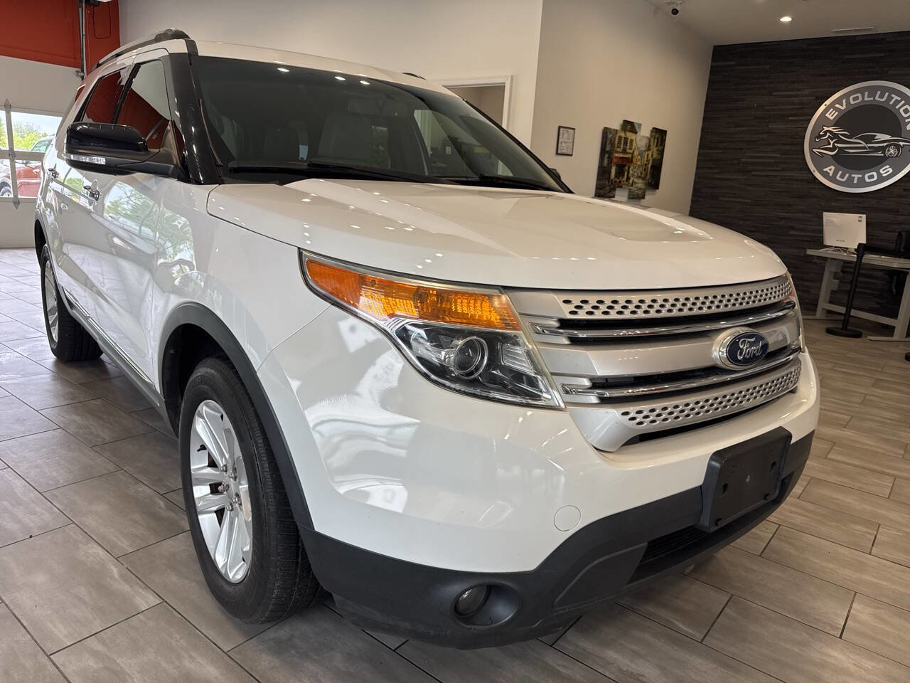 Used 2015 Ford Explorer XLT w/ Equipment Group 202A AWD/4WD image 1