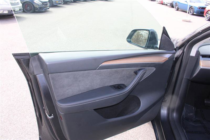 Used 2025 Tesla Model Y Long Range image 11