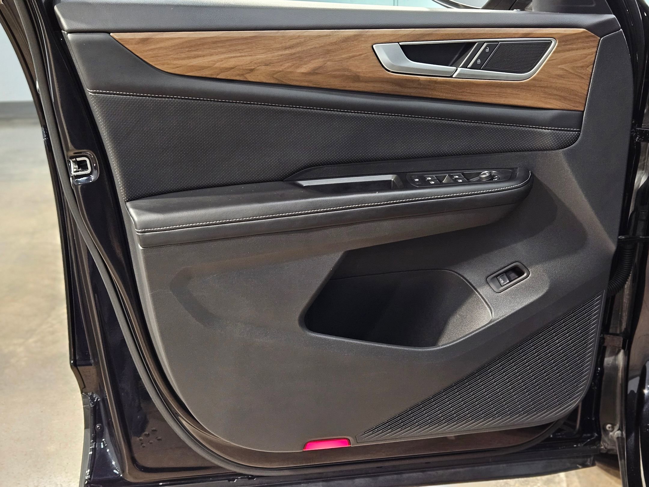 Used 2024 Volkswagen Atlas SE image 20