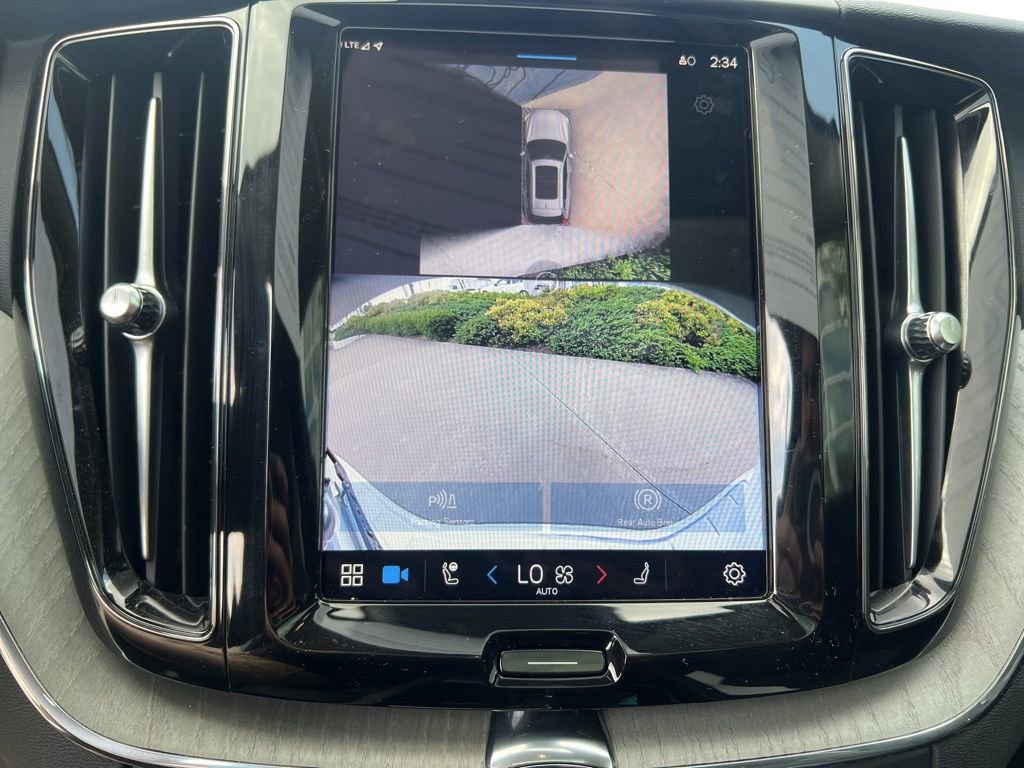 Certified 2025 Volvo XC60 T8 Plus w/ Protection Package Premier image 22