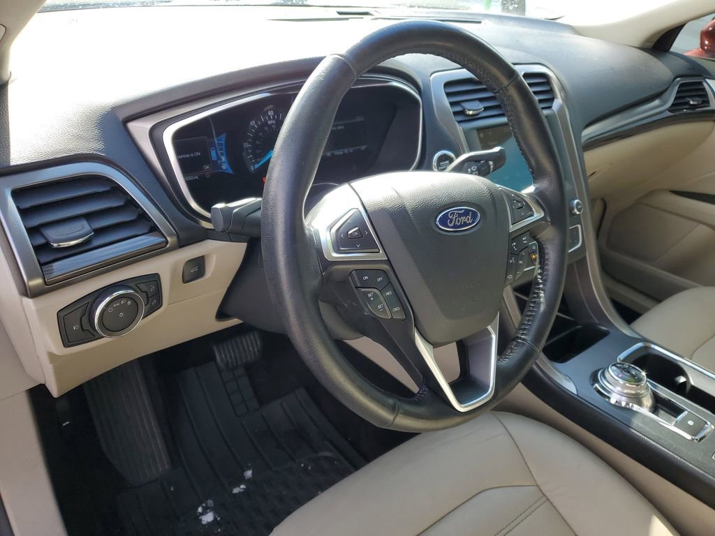 Used 2017 Ford Fusion Energi SE image 11