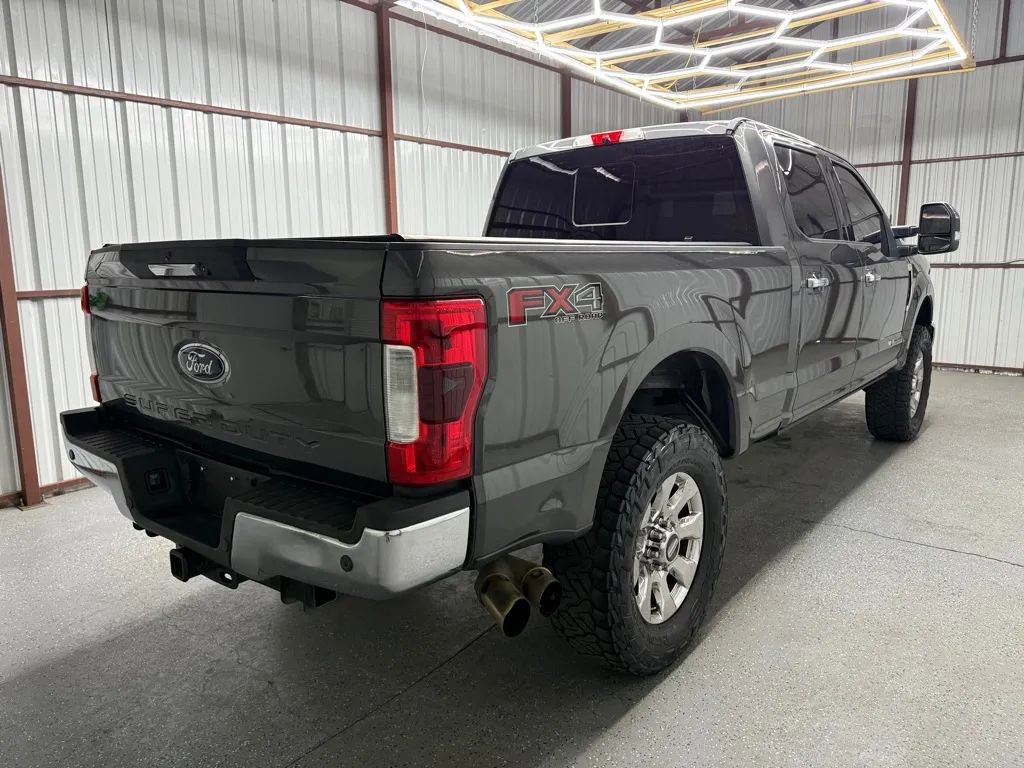 Used 2017 Ford F250 Lariat w/ Chrome Package image 6