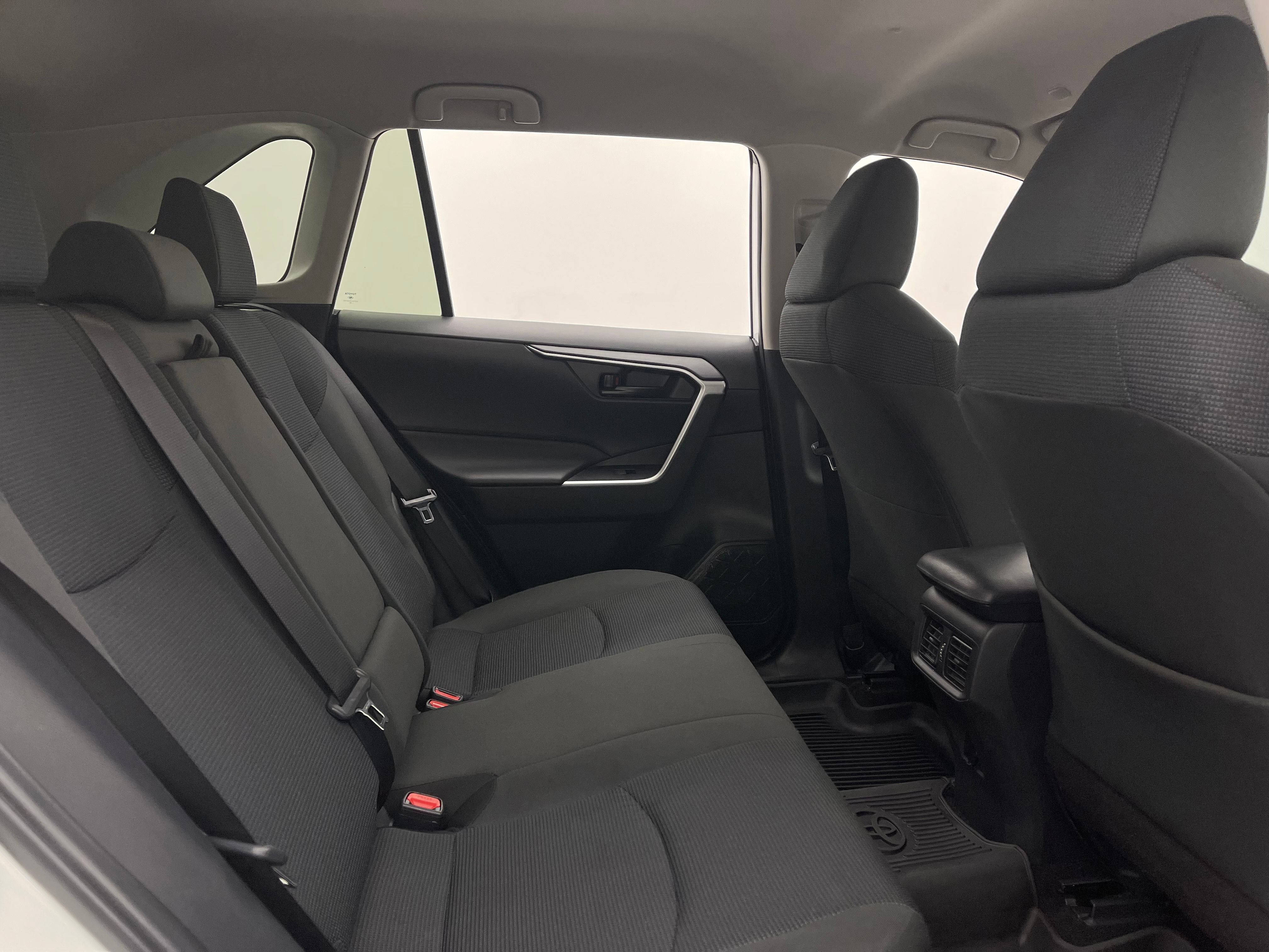 Used 2024 Toyota RAV4 LE FWD image 32