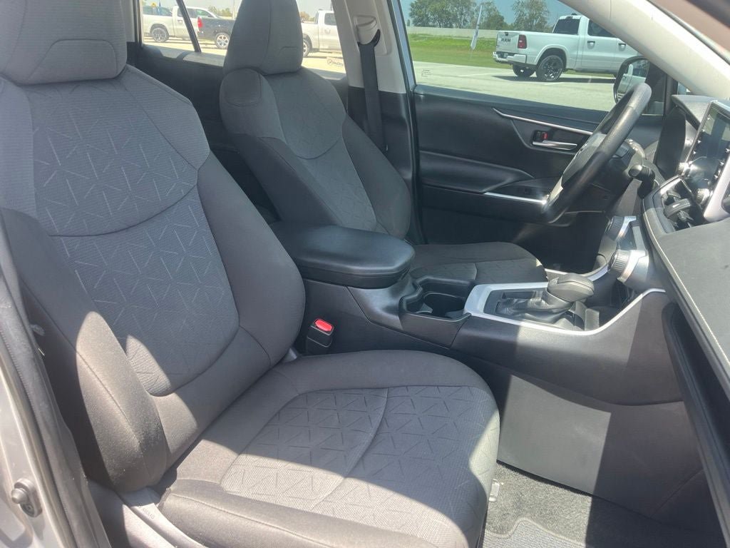 Used 2021 Toyota RAV4 XLE w/ Convenience Package FWD image 13