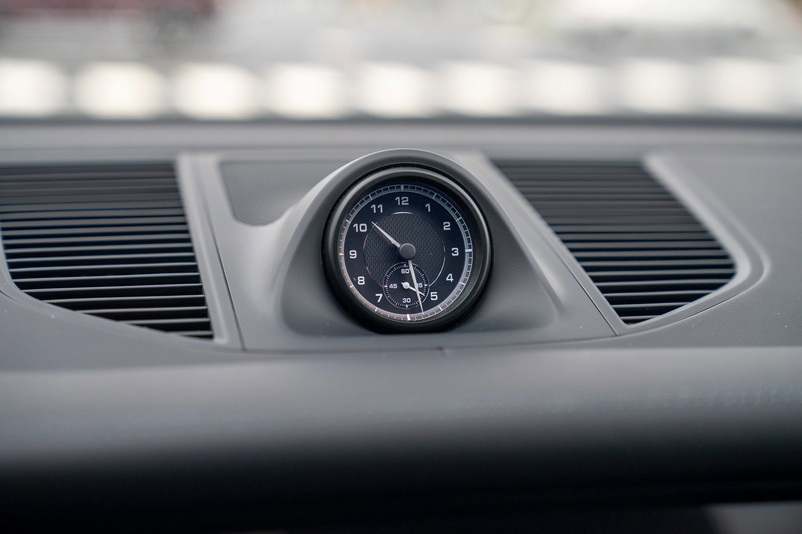 Used 2025 Porsche Macan image 17