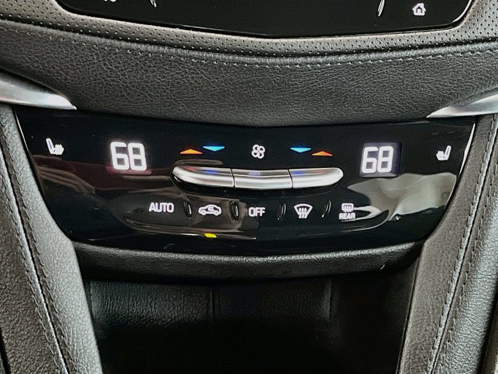 Used 2025 Cadillac XT6 Luxury w/ LPO, Floor Liner Package AWD/4WD image 16