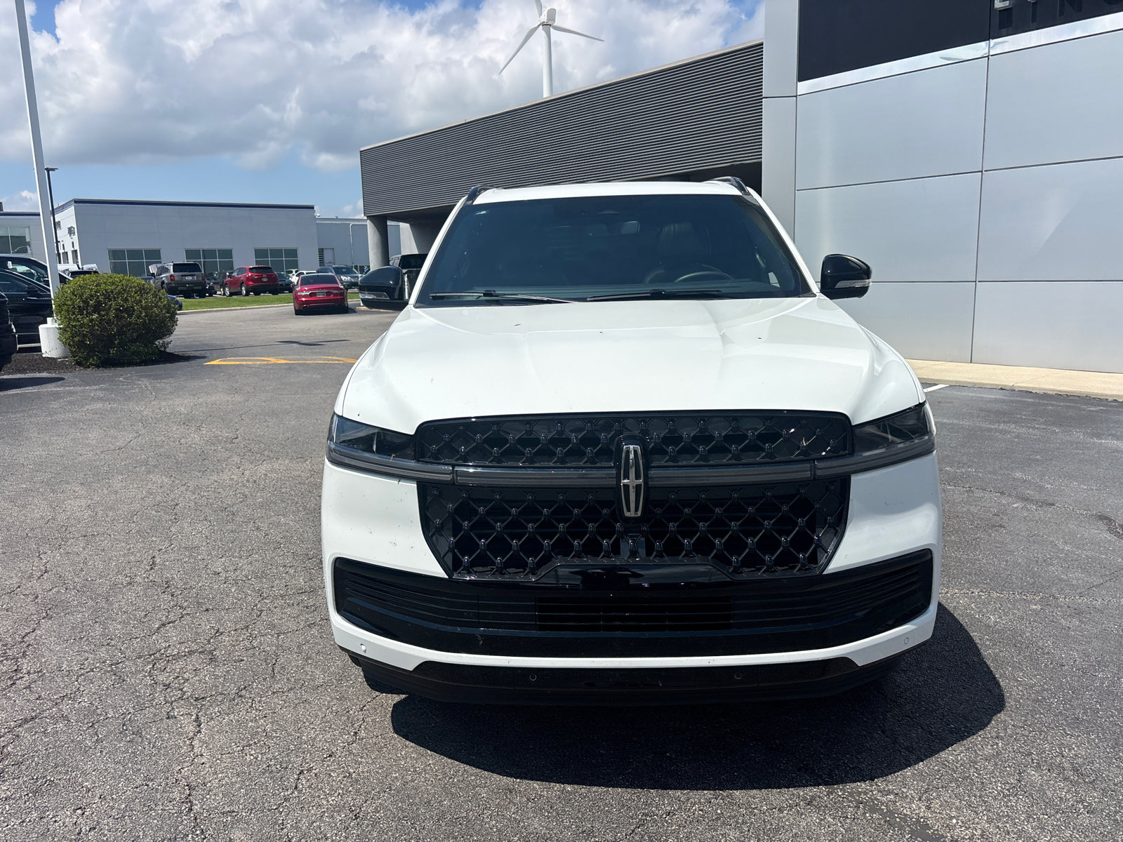 New 2026 Lincoln Navigator L Reserve w/ Jet Appearance Package AWD/4WD image 2