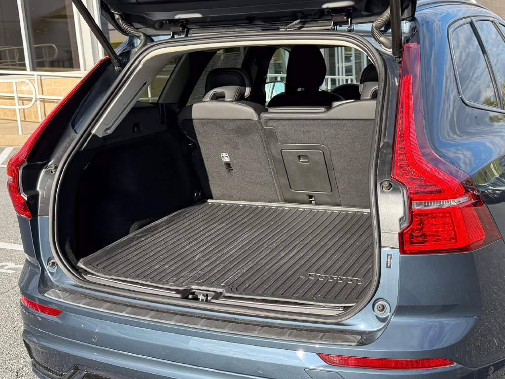 Used 2024 Volvo XC60 B5 Plus w/ Protection Package Premier AWD/4WD image 20