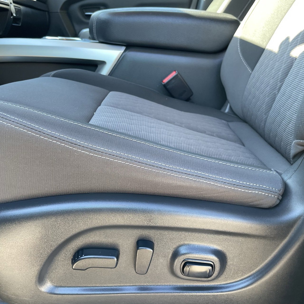 Used 2024 Nissan Titan SV w/ SV Convenience Package image 22