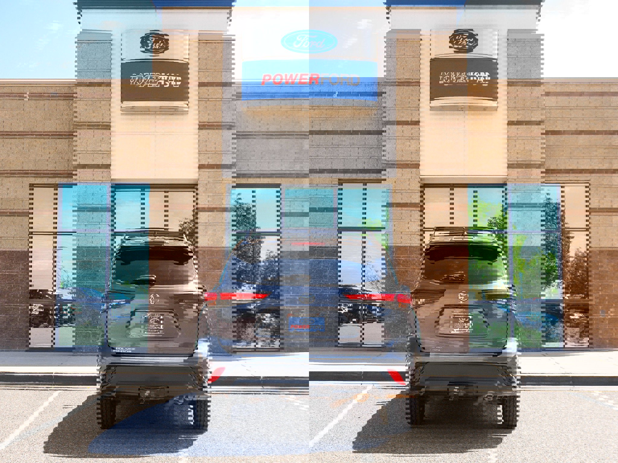 Used 2022 Toyota Highlander LE image 7