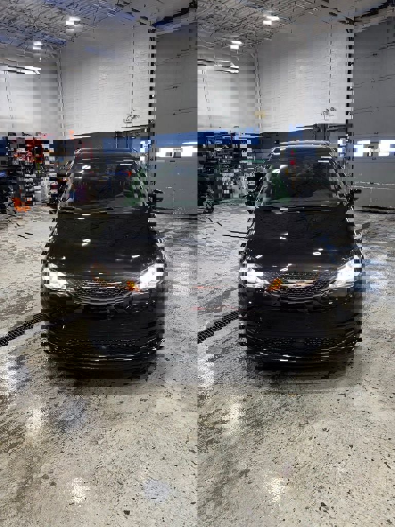 Used 2024 Chrysler Voyager LX image 2